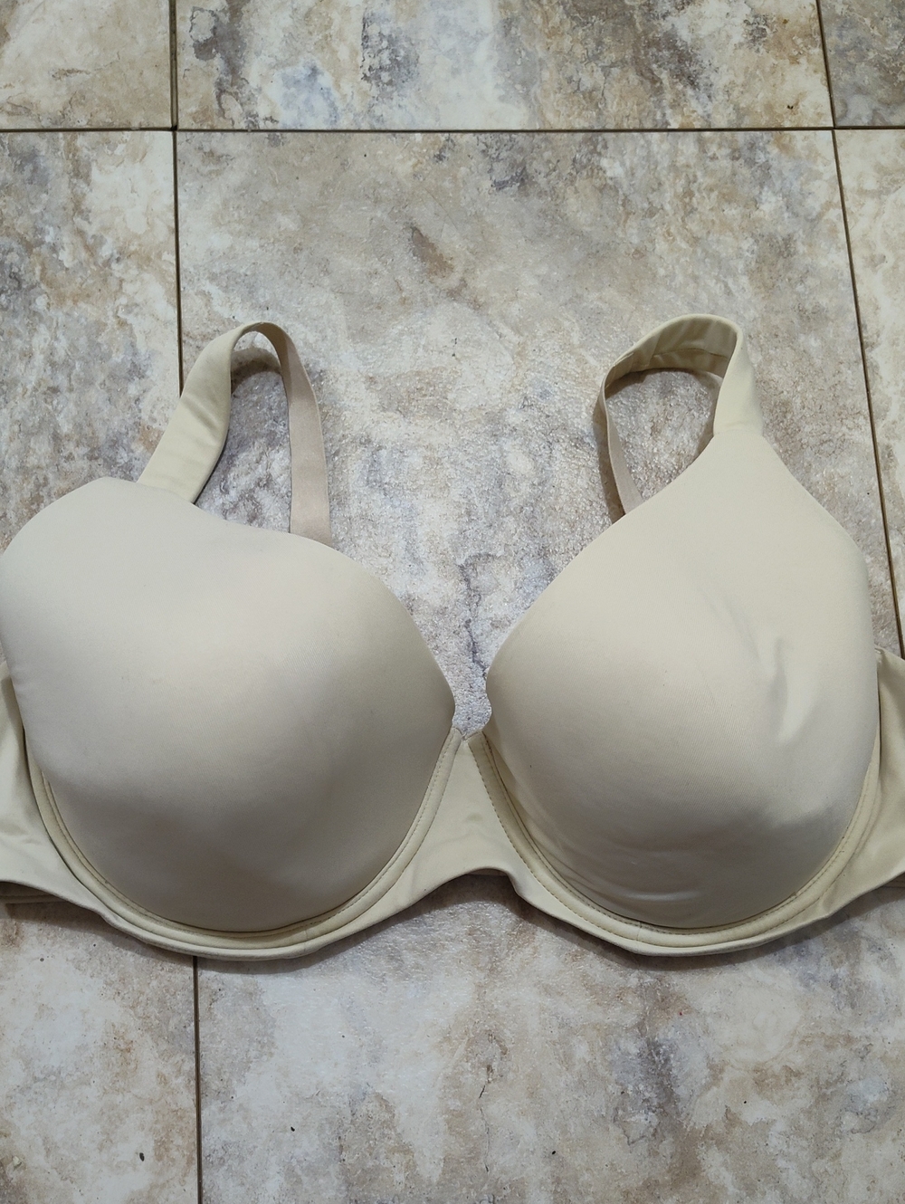 5/$25 SALE Ambrielle Size 40D Underwire Padded Smooth T-Shirt Bra - Cream